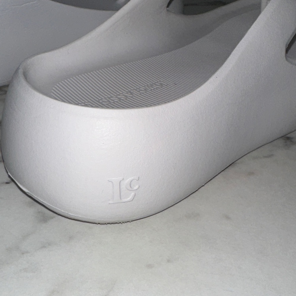 Low Classic Stylish White Sandals for Women Size 7 - Picture 6 of 7